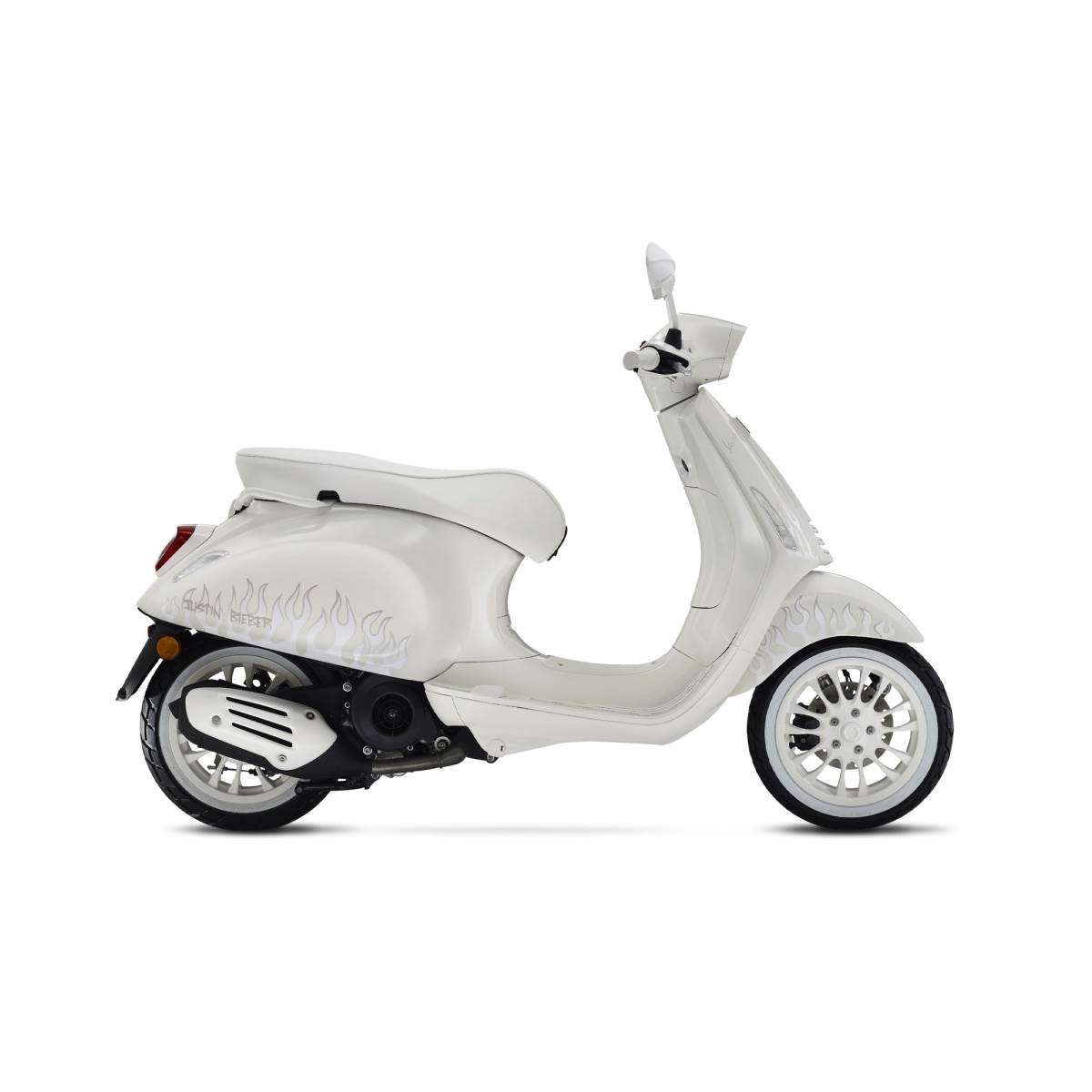 VESPA SPRINT 2023 50 ET 125 EN COLABORATION AVEC JUSTIN BIEBER