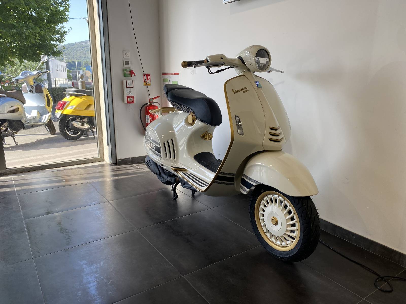 VESPA  946 CHRISTIAN DIOR 