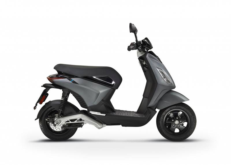 PIAGGIO ONE 65 KM/H GRIS AVEC BATTERIE AMOVIBLE 