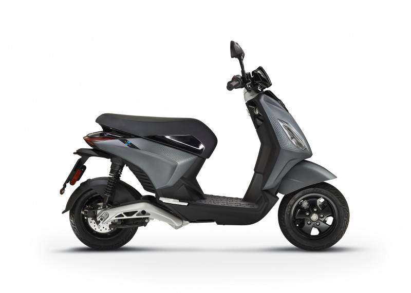 PIAGGIO ONE GRIS AVEC BATTERIE AMOVIBLE 